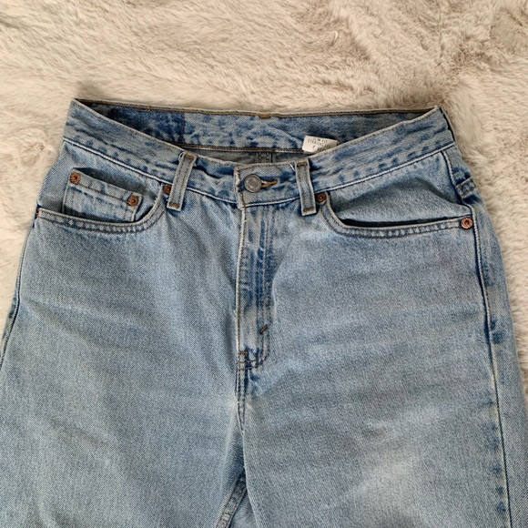 Light wash authentic  Levi Jeans . - Picture 4 of 7